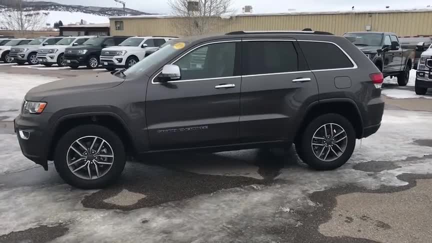 2021款吉普大切诺基到货实拍，按下钥匙打开后备箱，霸气开始！