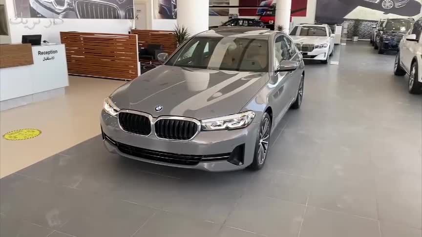 2021款宝马520i到店实拍，看到这颜值和内饰，我立刻心动了