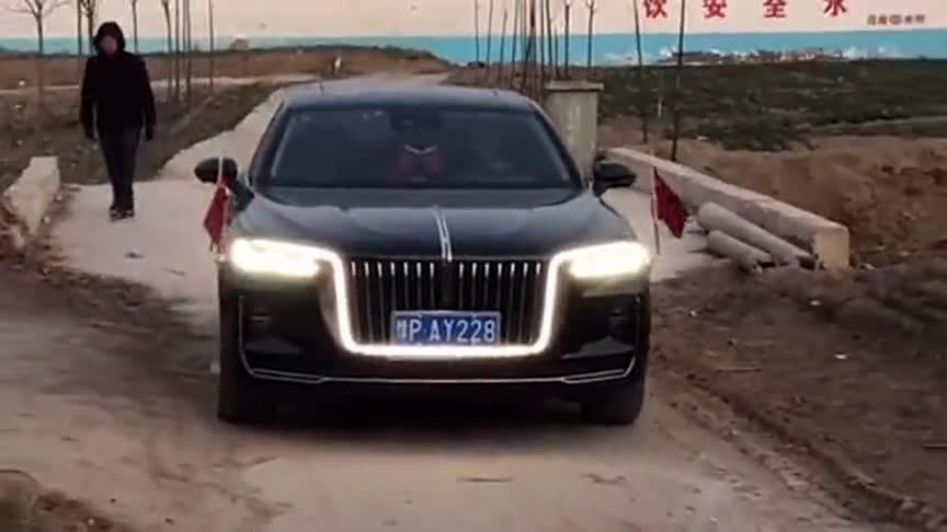 全新红旗H9，放弃奔驰E和宝马5系，看到它的车灯就知道值了！