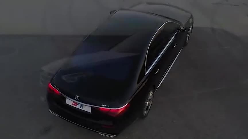 2021款全新奔驰S级实拍，做个麋鹿和加速测试，才知道有多强悍