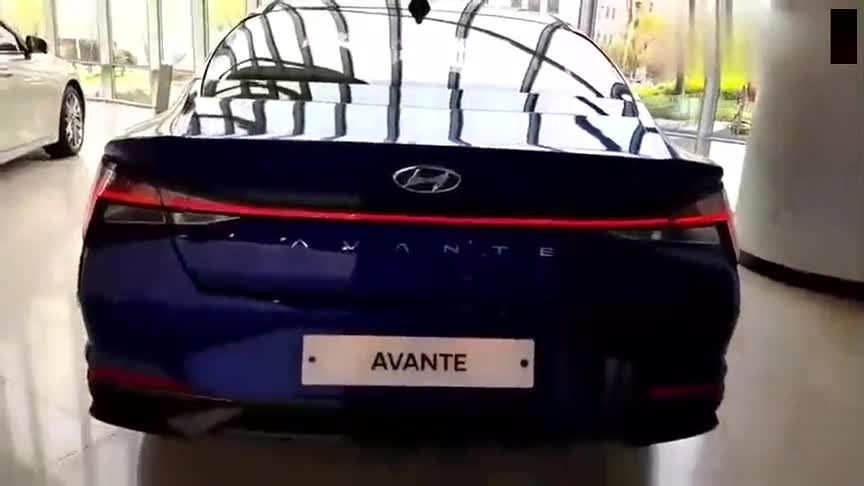 实拍2021款现代伊兰特颜值高空间大