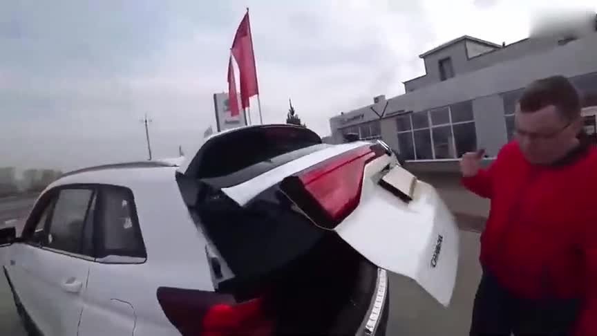 长安CS75实拍，按下钥匙看到内饰