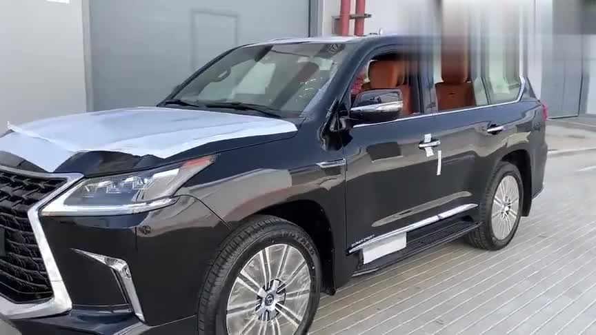 2021款雷克萨斯LX570 MBS版，看到星空顶和后排座椅后太喜欢了