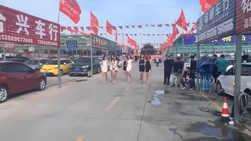 哪里有车展，哪里就有我的影子，车展只为看车模小姐姐