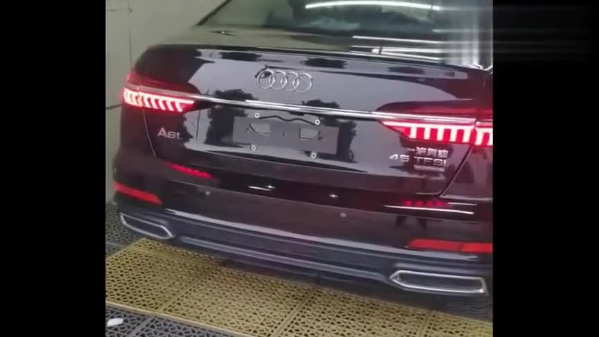 全新奥迪A6L到手，按下钥匙2秒钟，下一刻帅呆了