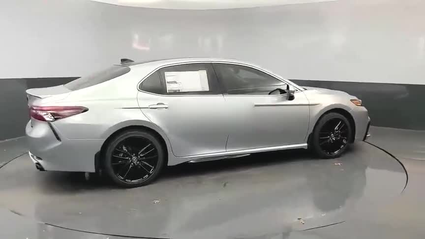 2021款丰田凯美瑞实拍