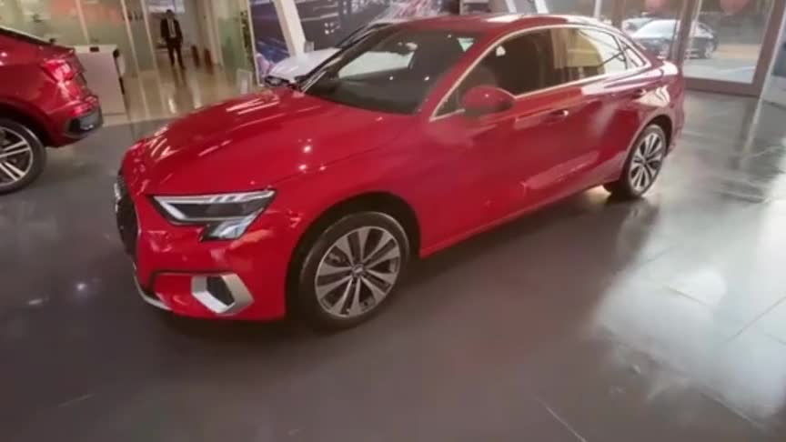 实拍全新奥迪A3L，尺寸快赶上奥迪A4了，还买啥宝马1系