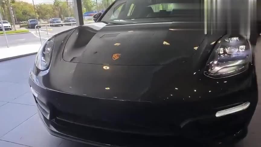 预定的2021款保时捷帕拉梅拉到店，打开车门看到内饰，感觉买值了