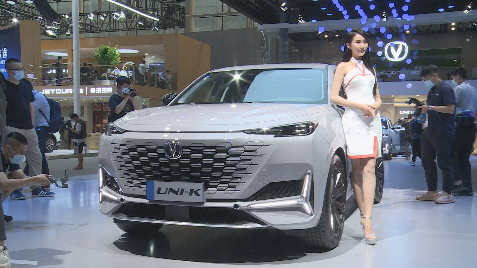 蓝鲸2.0T+爱信8AT，长安UNI-K广州车展正式亮相