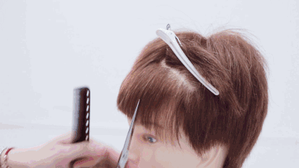 剪发时必须“打薄”“打碎”吗？理发师专业解读：发型发量说了算