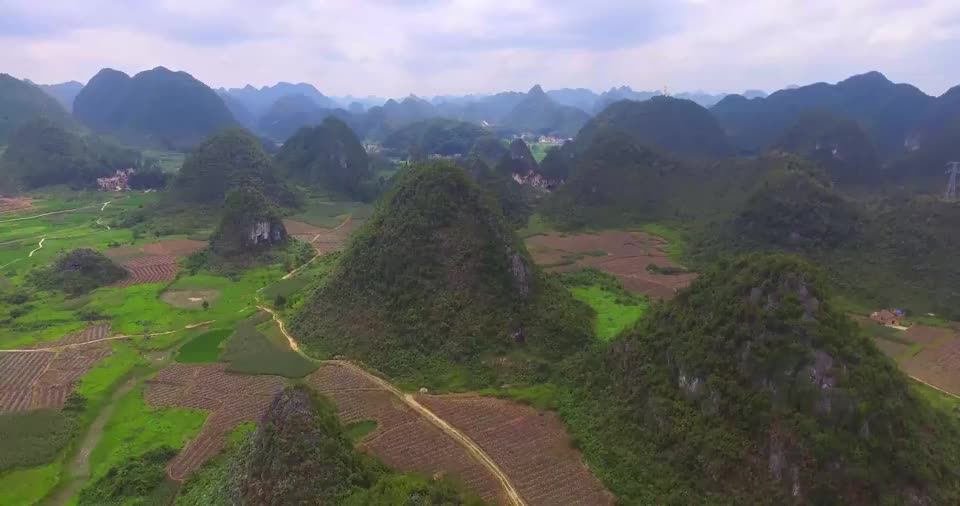 此地朝山九子,万山膜拜,非常少见的风水宝地