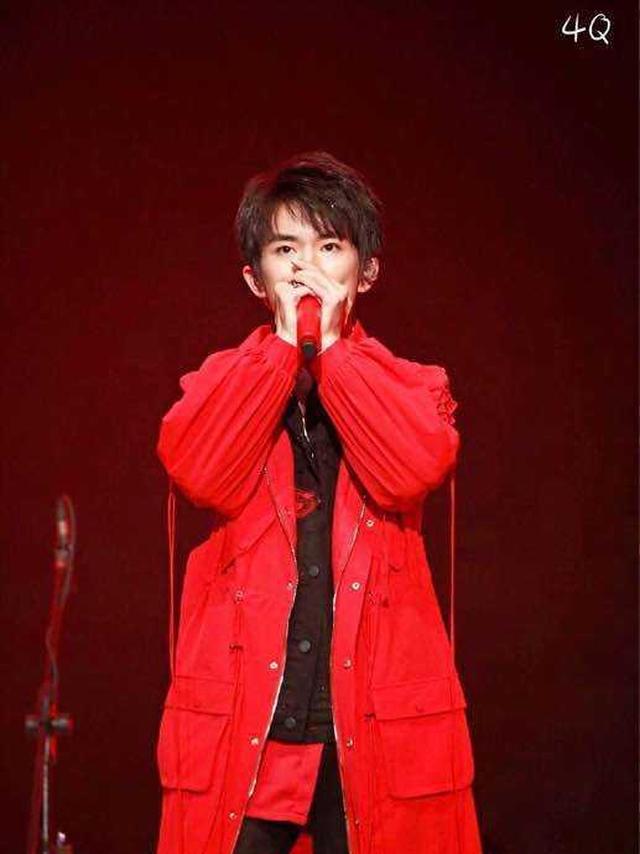 易烊千玺这一次换我们守护你给你最美的红海