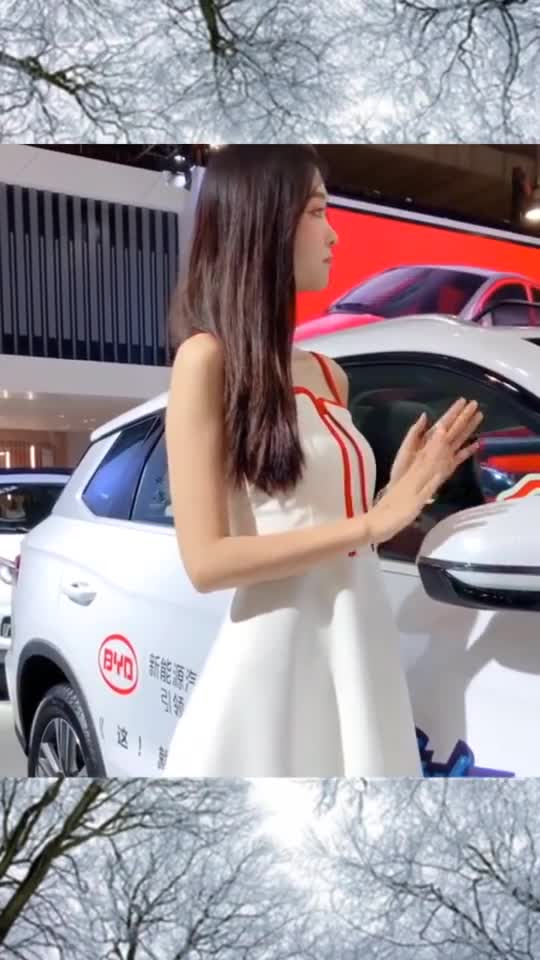 车模美女李凉凉解锁后视镜新功能太可爱了