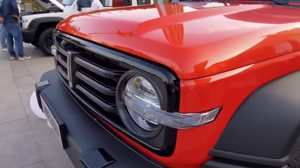 红旗推出国产版“迈巴赫”！车长5.5米比揽胜霸气，3.0TV6要啥Q5