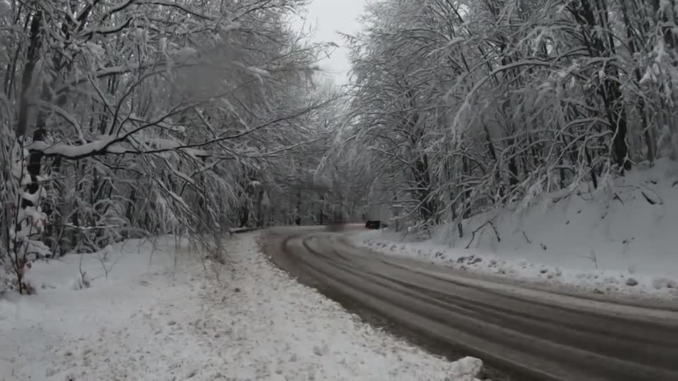 实拍宝马5系E61旅行车雪地撒欢，一代经典！