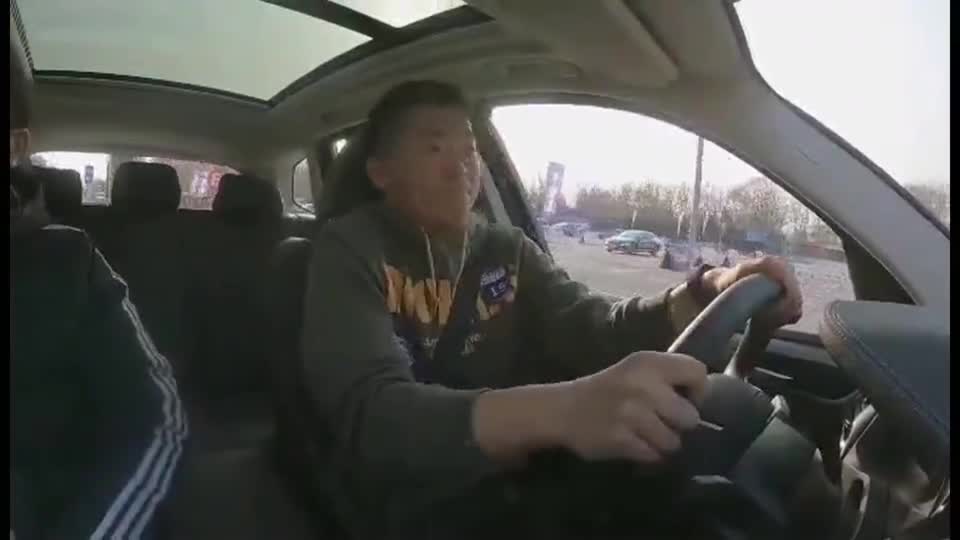 欧拉车主首试纯电动BMWiX3，直呼要卖车！推背感爽到爆！
