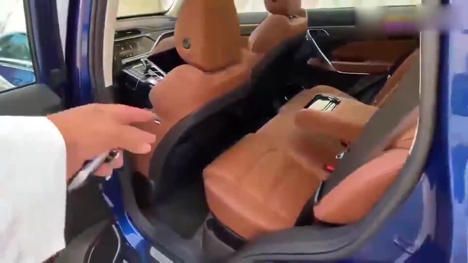 2021款吉利博越Pro实车展示，打开后备箱和车门