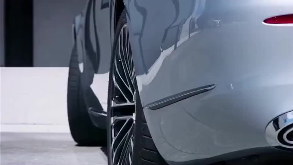 全新奔驰S级厉害了，坐后排超安全！