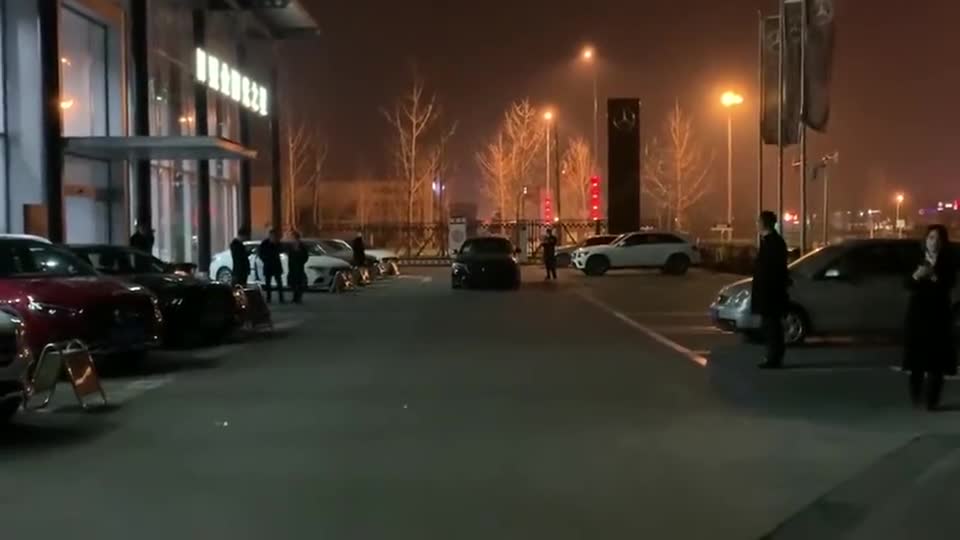 奔驰全新款流星雨大灯，跟奥迪一决高下