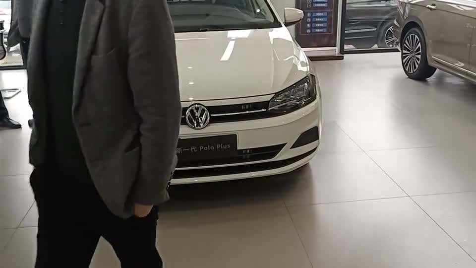 全新一代大众POLO，配10寸中控屏，车身比老款大