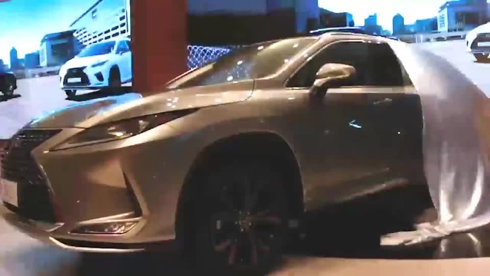 终于没白等！新款雷克萨斯RX来了，掀开车布才是惊艳的开始