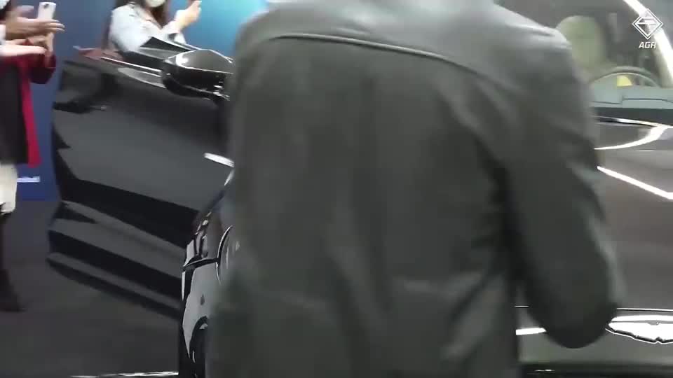 2021款阿斯顿马丁DBX到店实拍，有这颜值和内饰，简直不要太帅了