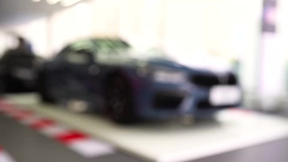 实拍车：4.4TV8引擎加速比M5还快宝马双门轿跑没有男人不爱它