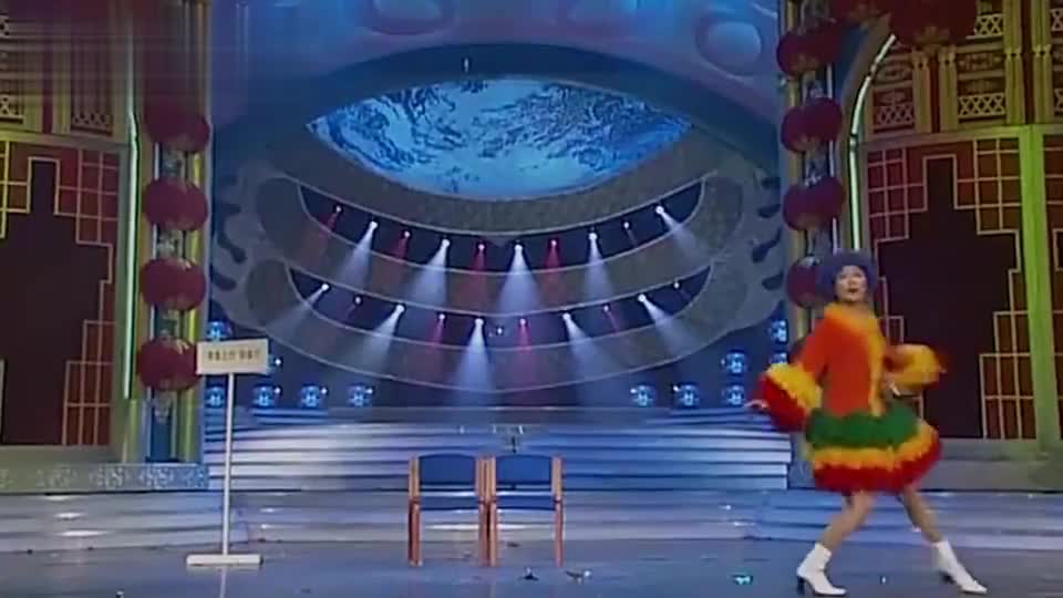 经典小品《青春之约》,孙涛的妹妹电视相亲看中了郭达