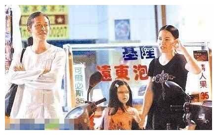 2008年深夜,黄光全破门而入拍下潘越云激情床照,要求补偿800万
