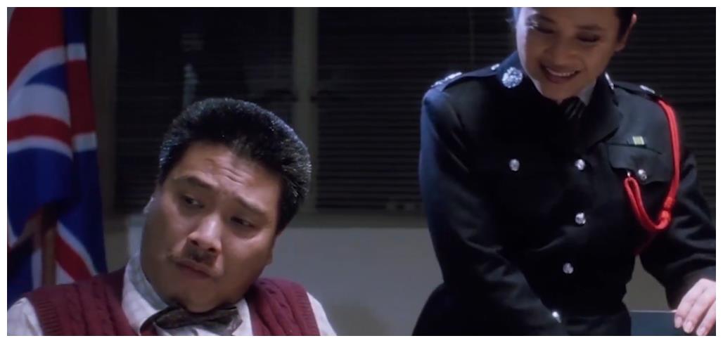 和周星驰四度合作,在《逃学威龙2》饰演曹达华,把威武和"吃软饭"这