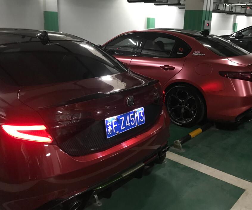 南通通州某地库实拍阿尔法罗密欧四叶草版，炮筒式排气很唬人！