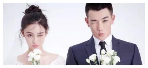 张馨予下雨天晒美照,怀孕8个月身材依旧纤细,被何捷宠成小女人