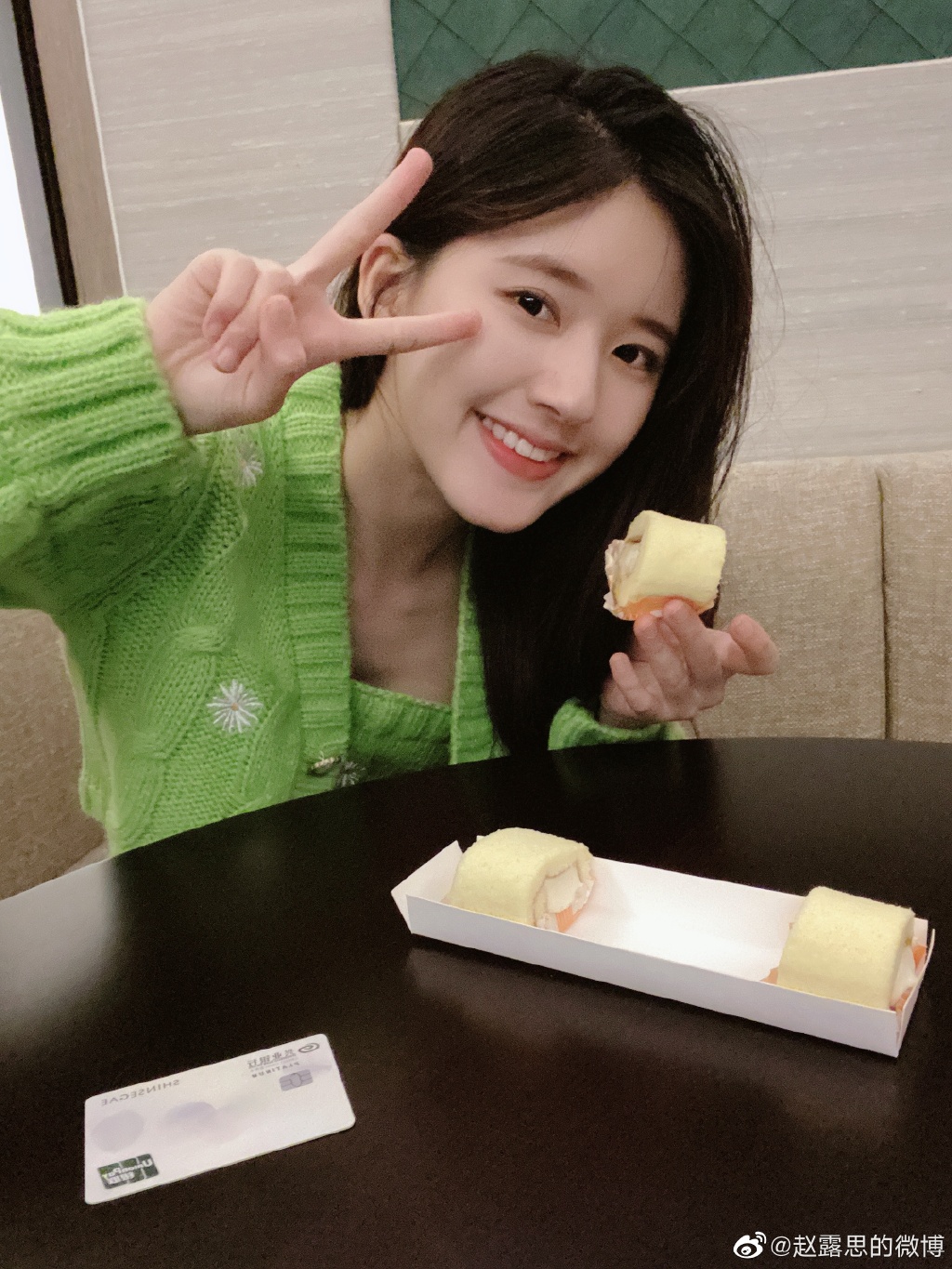 美女演员赵露思可爱美照欣赏
