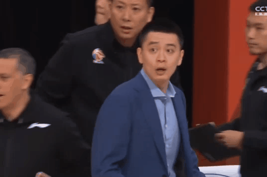 cba第一高富帅杨鸣发话脱西装只因紧张想干10冠王还得靠他了