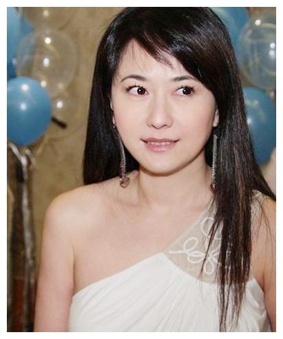 戈伟如:她美貌不输林青霞,迷倒金城武,曾二度休夫,如今怎样了