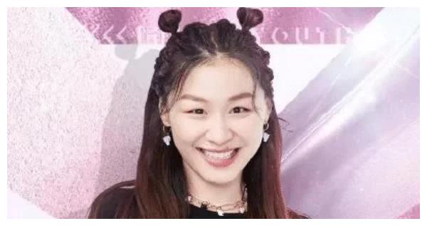 看到金靖的半裙照当场明白青2为何请她来上课身材不输