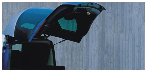 雷诺历史上最怪异的MPV，无B柱单厢、无框双门，今天仍看不懂