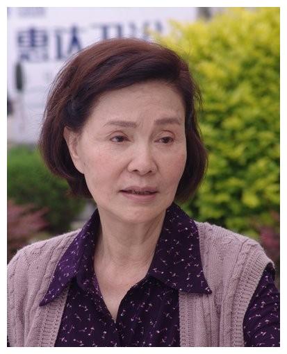 76岁老戏骨归亚蕾与丈夫金婚54年恩爱如初如今儿孙满堂很幸福