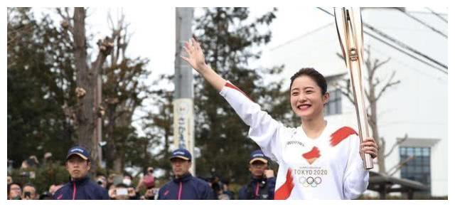 33岁石原里美参加奥运圣火传递彩排,绑麻花辫可爱,笑容太夸张休闲区蓝鸢梦想 - Www.slyday.coM 33岁石原里美参加奥运圣火传递彩排,绑麻花辫可爱,笑容太夸张休闲区蓝鸢梦想 - Www.slyday.coM