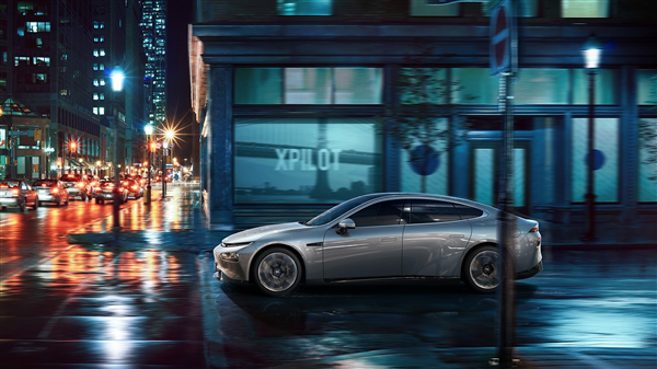 #特斯拉正式调价#30万以上新能源车零补贴?特斯拉、蔚来笑最大声