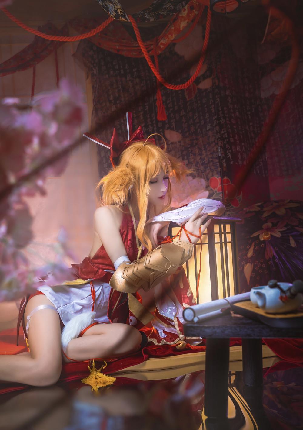 狐妖涂山红红cos,脚踝铃铛叮铃响,娇嗔侧抬腿偷走你的