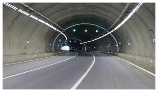 学会隧道开车的几个技巧会更安全