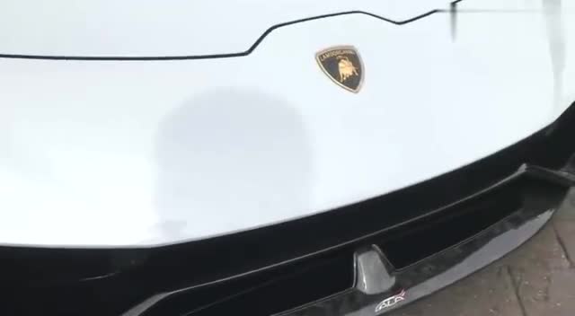 每个人心目中都有一个超跑梦，实拍兰博基尼Huracan