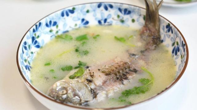 妈妈经常喝这汤,美容养颜抗衰老,肌肤水嫩光滑,50岁像20多岁