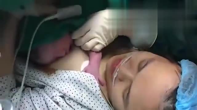 产房里刚出生的宝宝是什么样子的?视频记录这美妙的