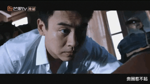 小五不会开豪车问怎么打火,阿刚说踩踏板; 弹幕1:仿佛看到了学车时候