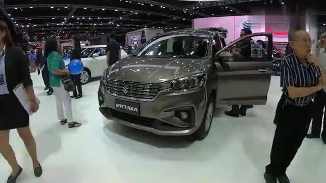 实拍铃木“面包车”Ertiga，五菱宏光般的存在，感觉如何？