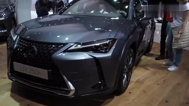 实拍雷克萨斯新车UX250h，看到内饰还会选择Q3吗？