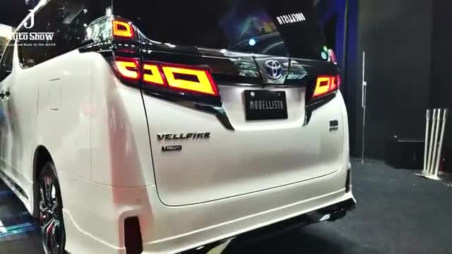 国外的改装版丰田威尔法车展实拍