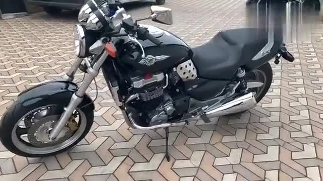 实拍本田重机X4,外号“扭力犀牛”